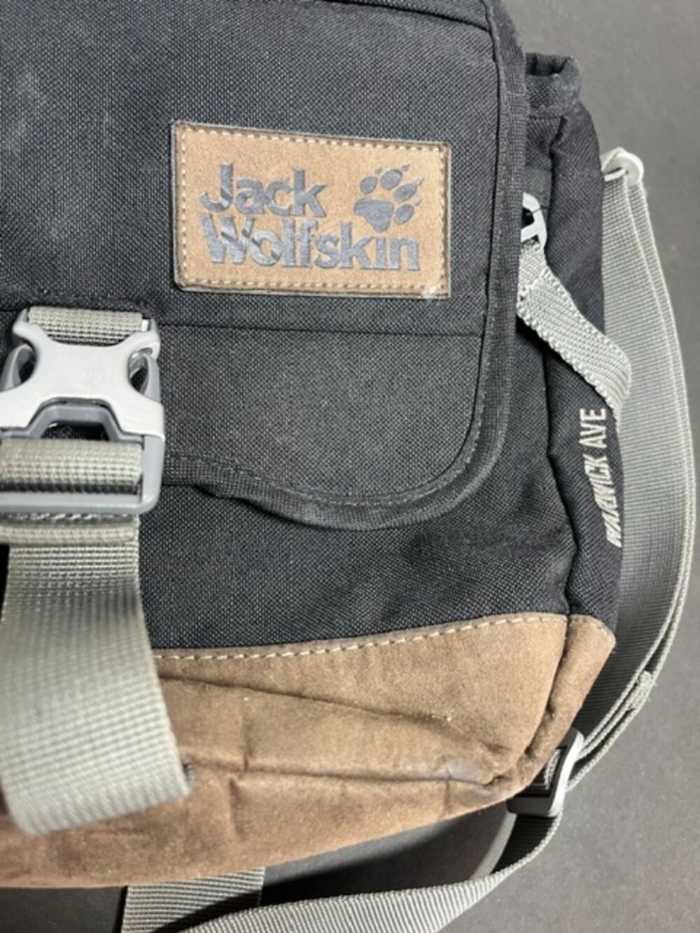 Wolfskin Cross-Body or Shoulder Satchel/ Black with Suede - Picture 3 of 5